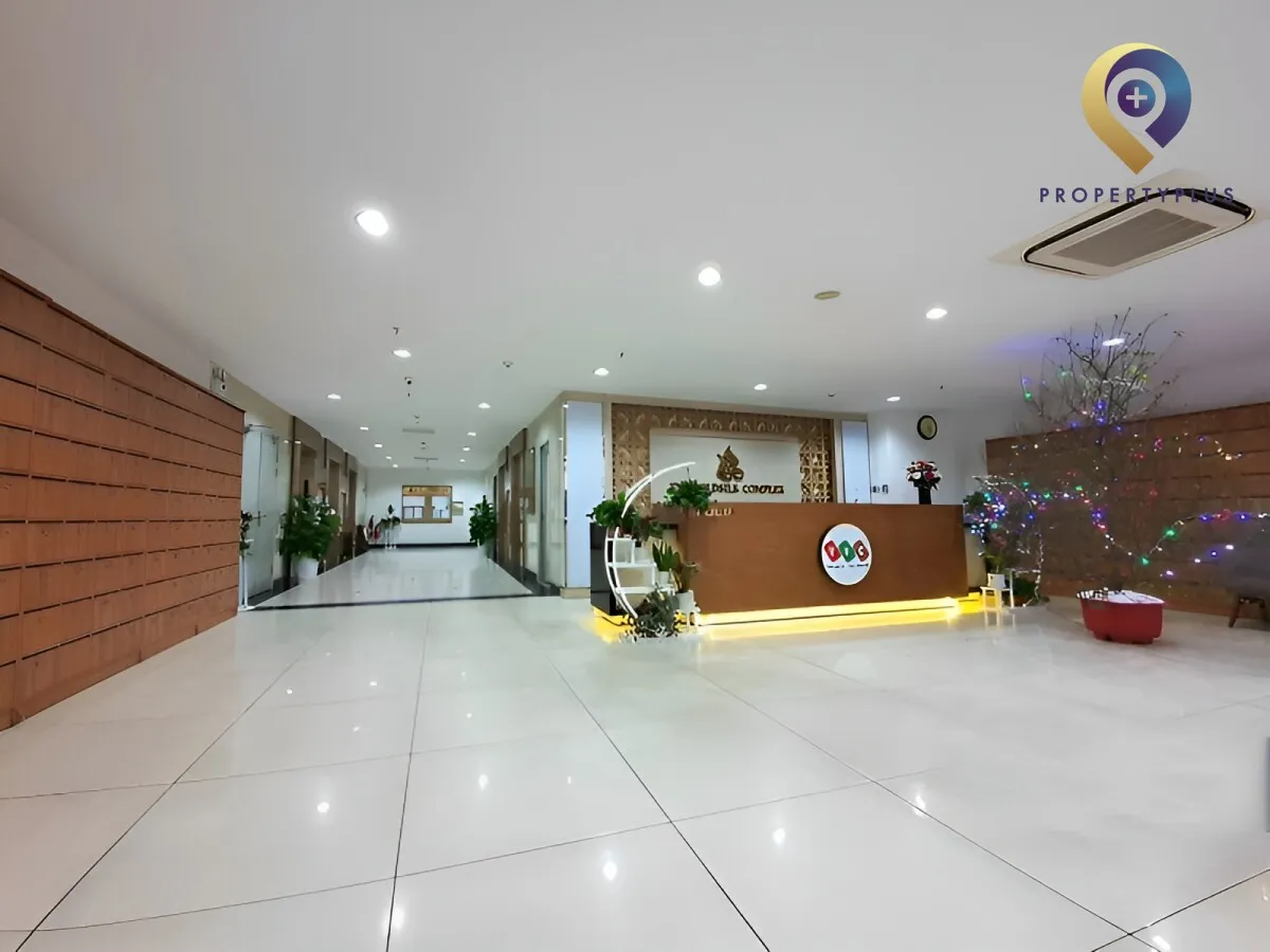 Reception area at TNR Goldsilk Complex, modern and spacious lobby.